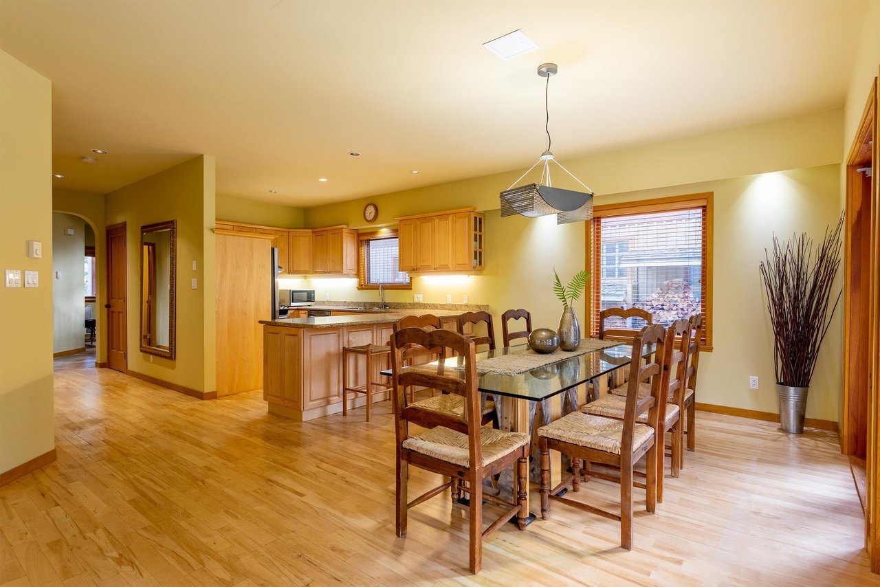 8107 Muirfield Cres