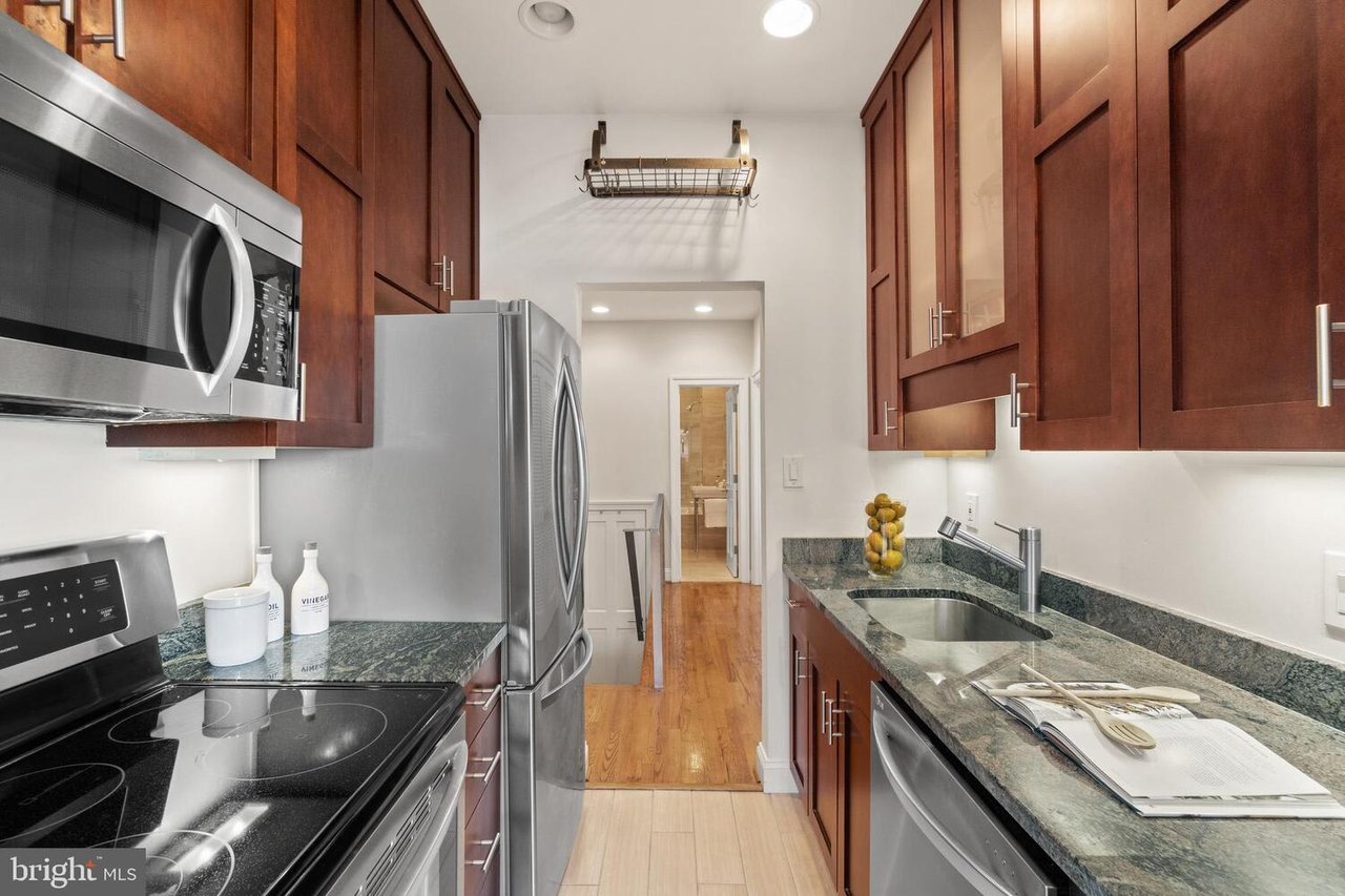 2101 N St NW, #205