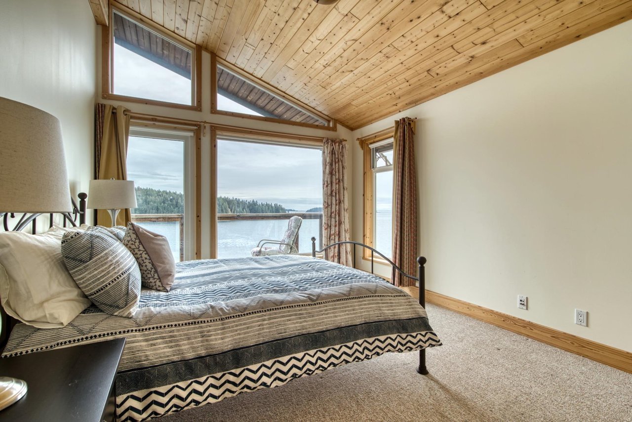 280 Arbutus Reach Rd