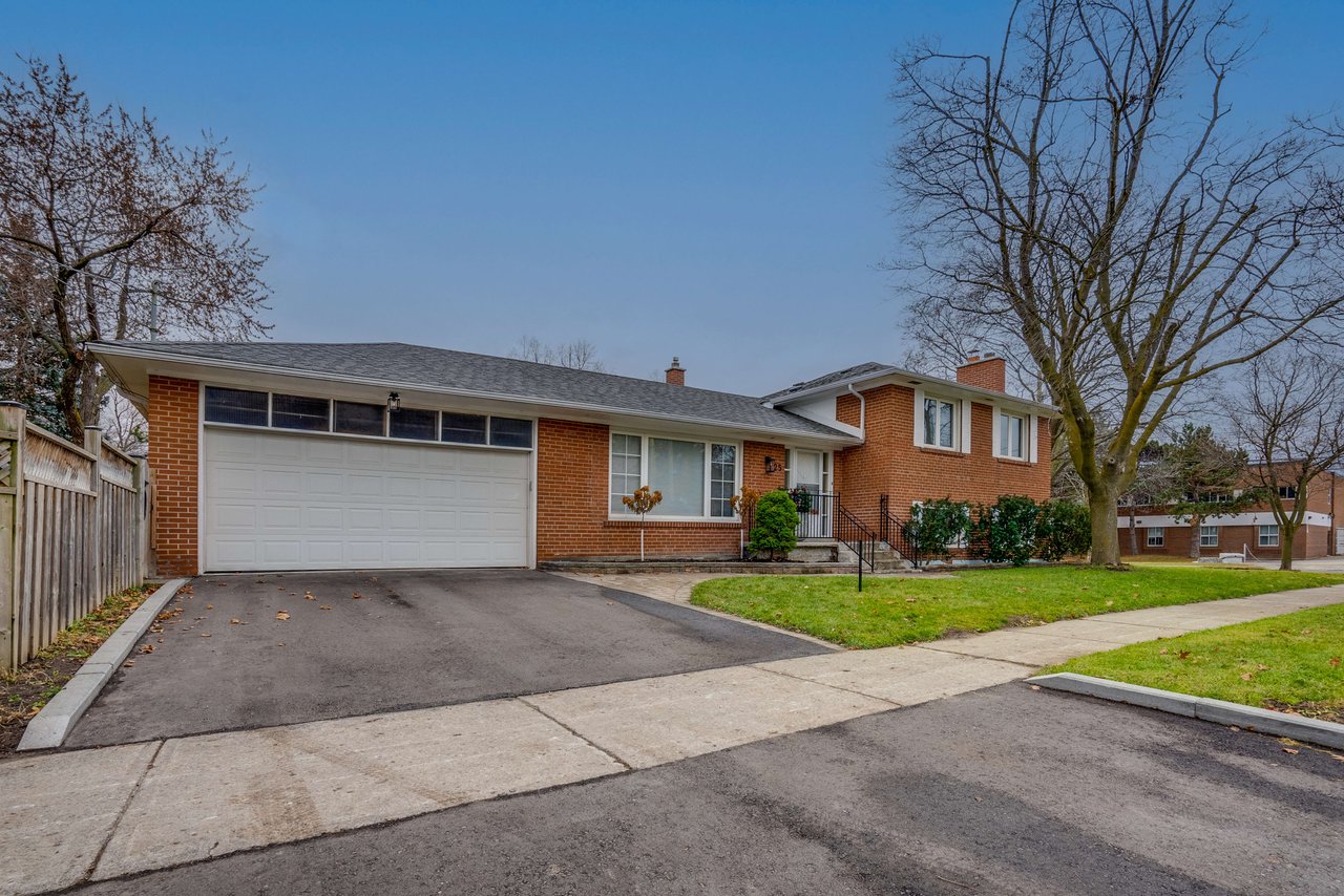 25 Karen Rd Unit: Upper