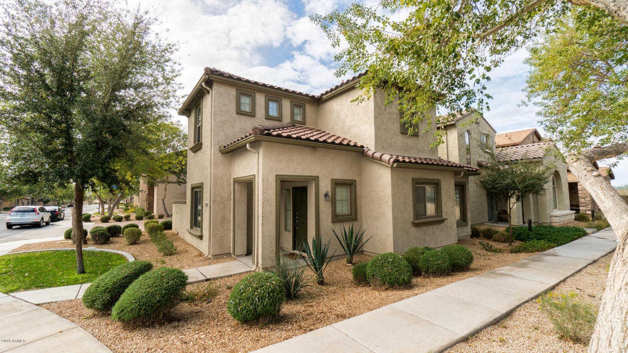 3702 W Thalia Court