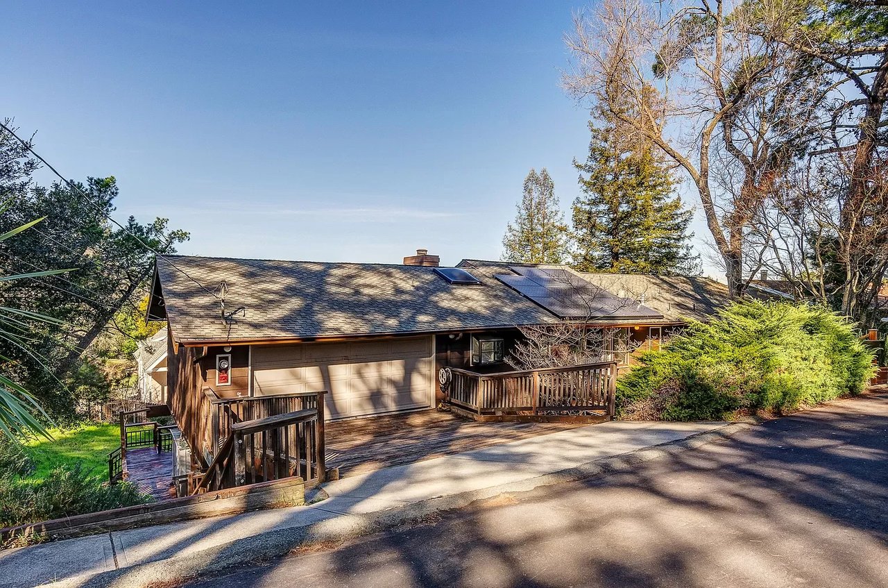 1655 Arbutus Dr