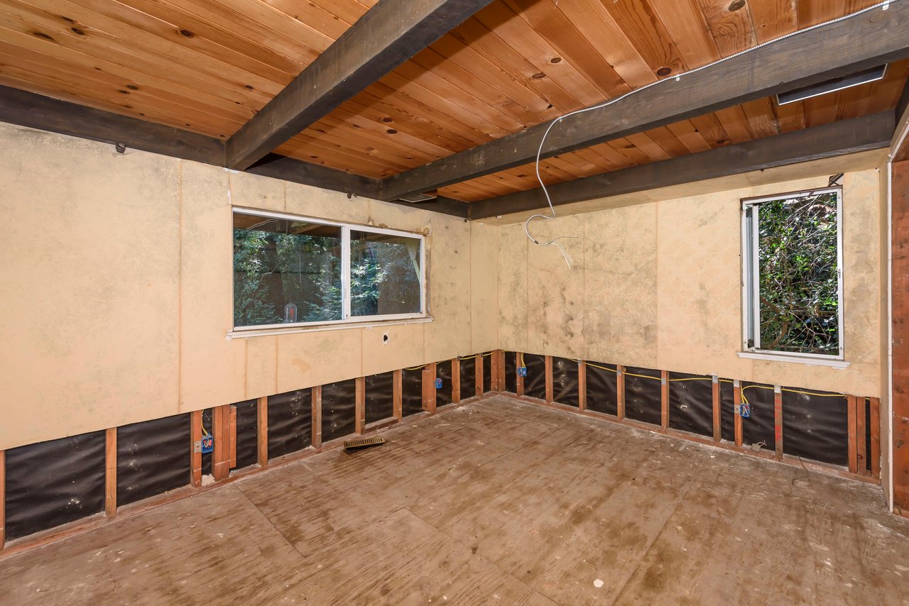 Enchanted and Serene Tree House Property- Represented Seller