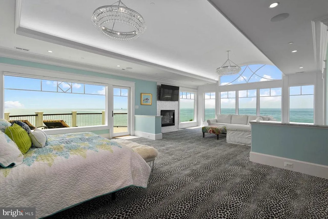 220 Lighthouse View Dr