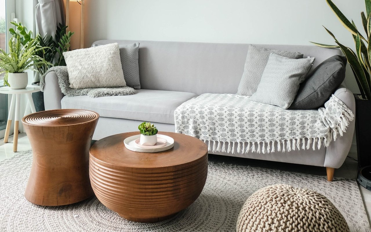 Realtor Puts Hollywood Talents to Work