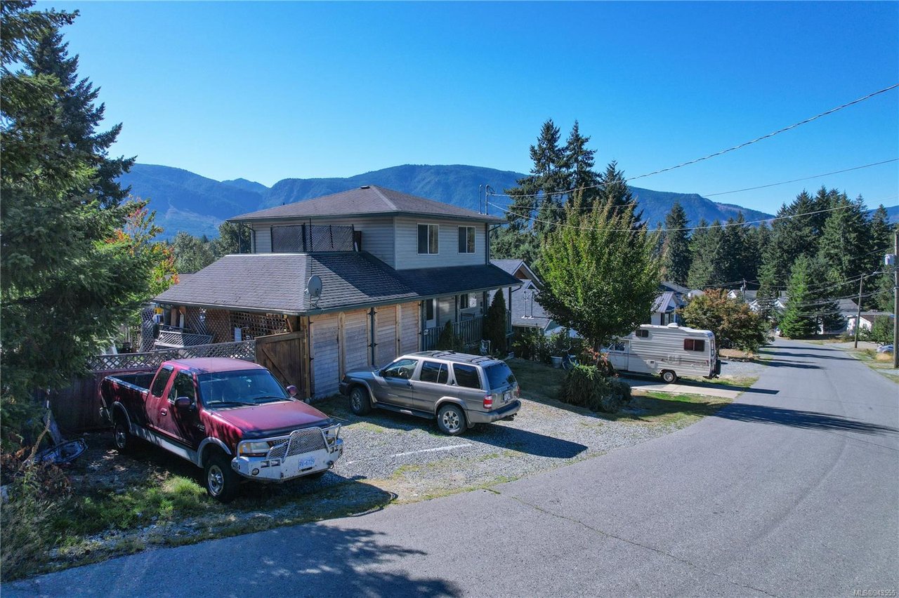 305 Lake Park Rd, Lake Cowichan