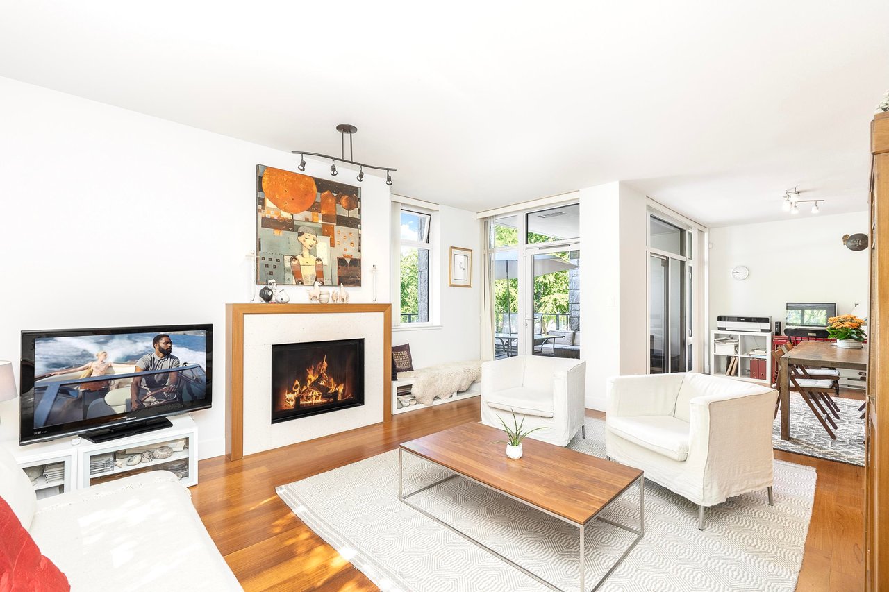 210-5989 Iona Dr