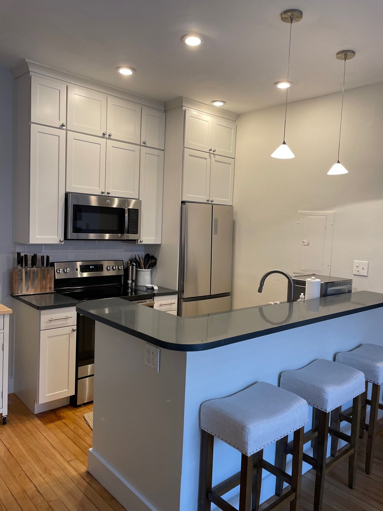 Beautiful Keswick Street 1 bed 1 bath - Laundry in Unit - Pets Negotiable 