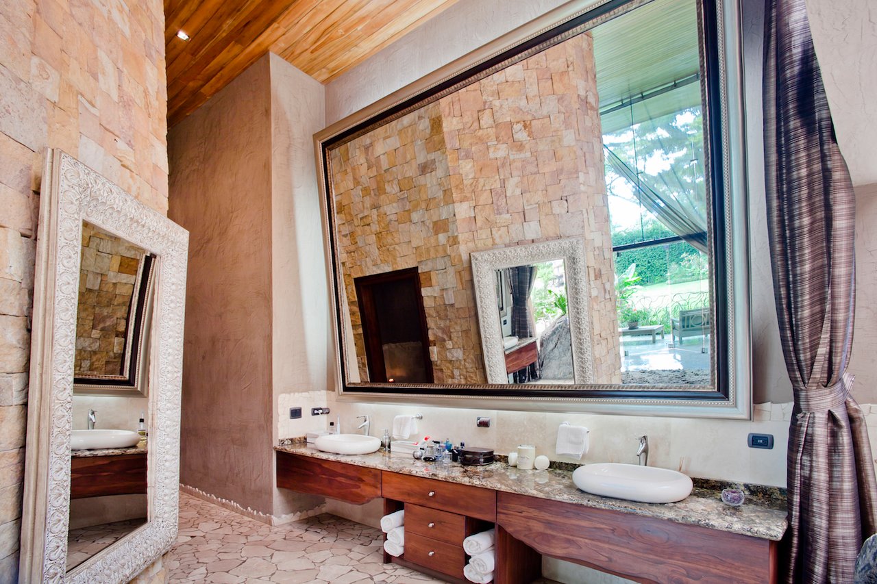 Private Secure Garden Estate, Escazu, San Jose