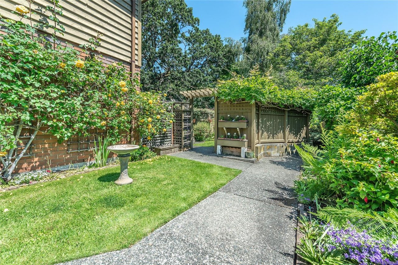 8-1019 Pemberton Rd