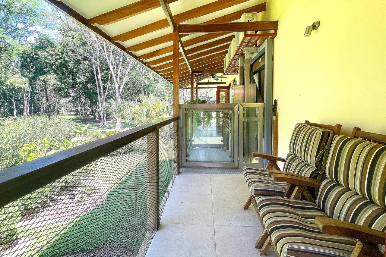 Wheelchair Friendly- 2 Bedroom house in a Quiet Community