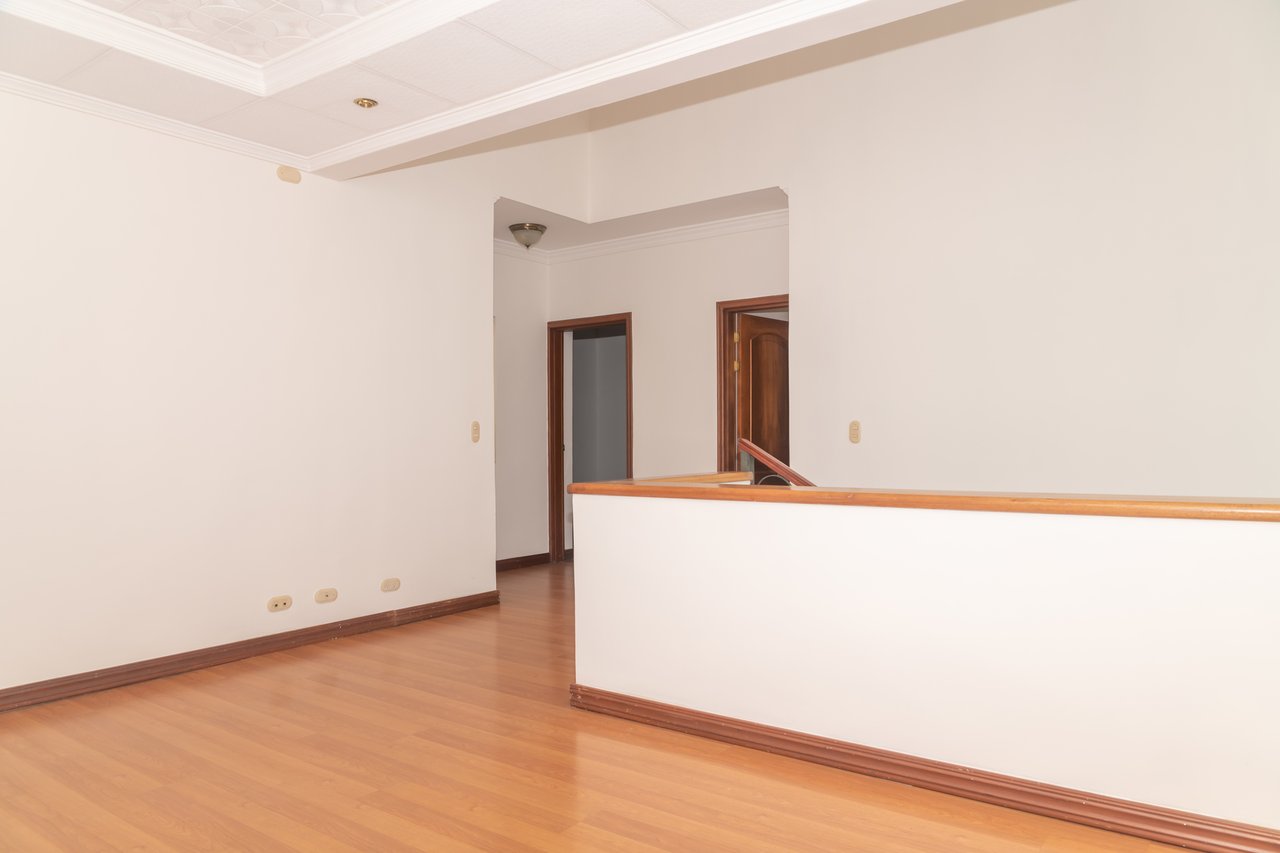 Colonial Gated Community Villa, Curridabat, San Jose