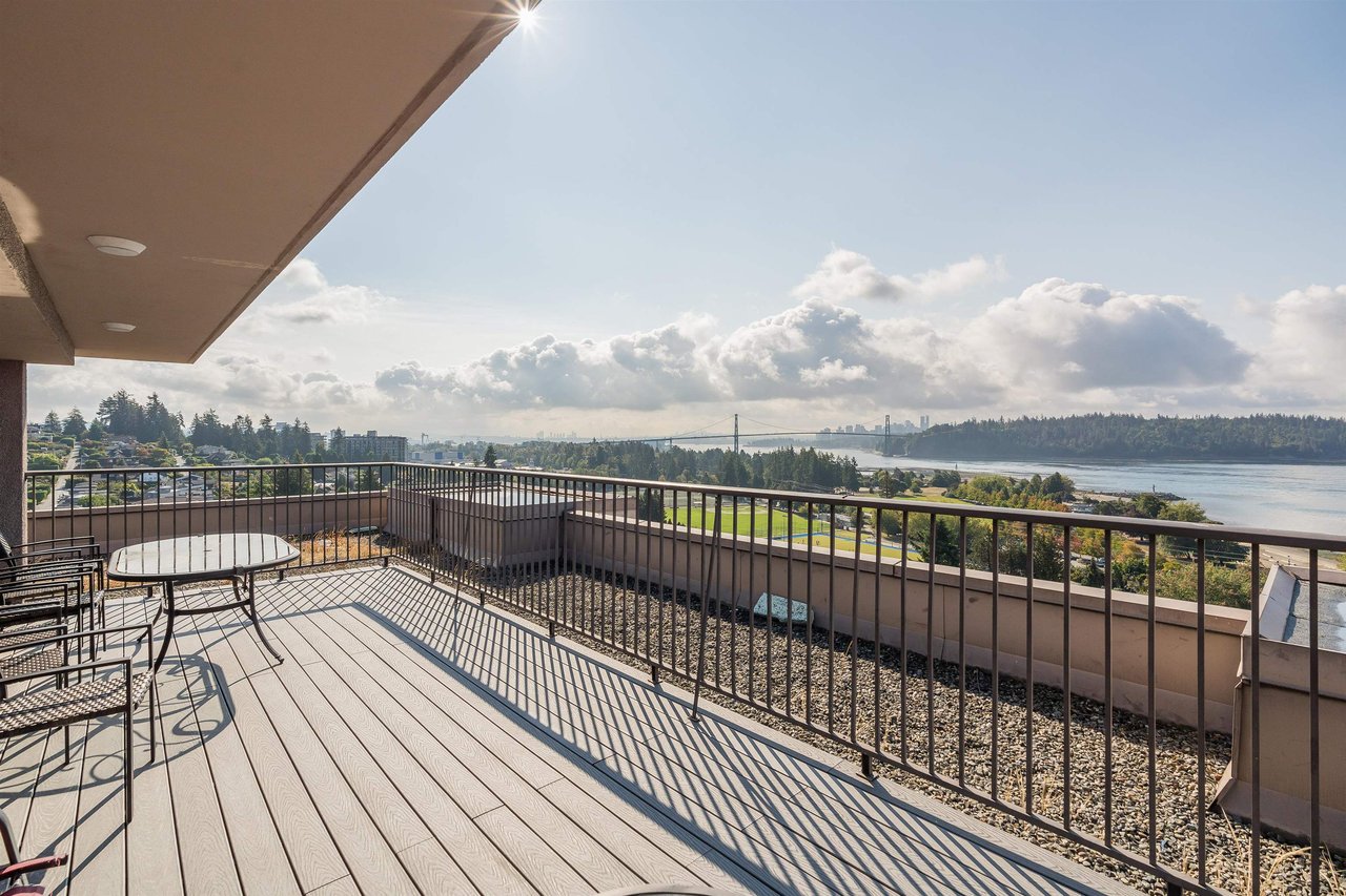 302-555 13th Street, West Vancouver