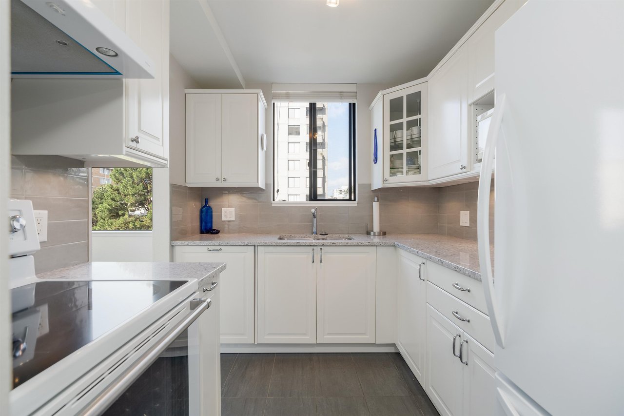 302-555 13th Street, West Vancouver