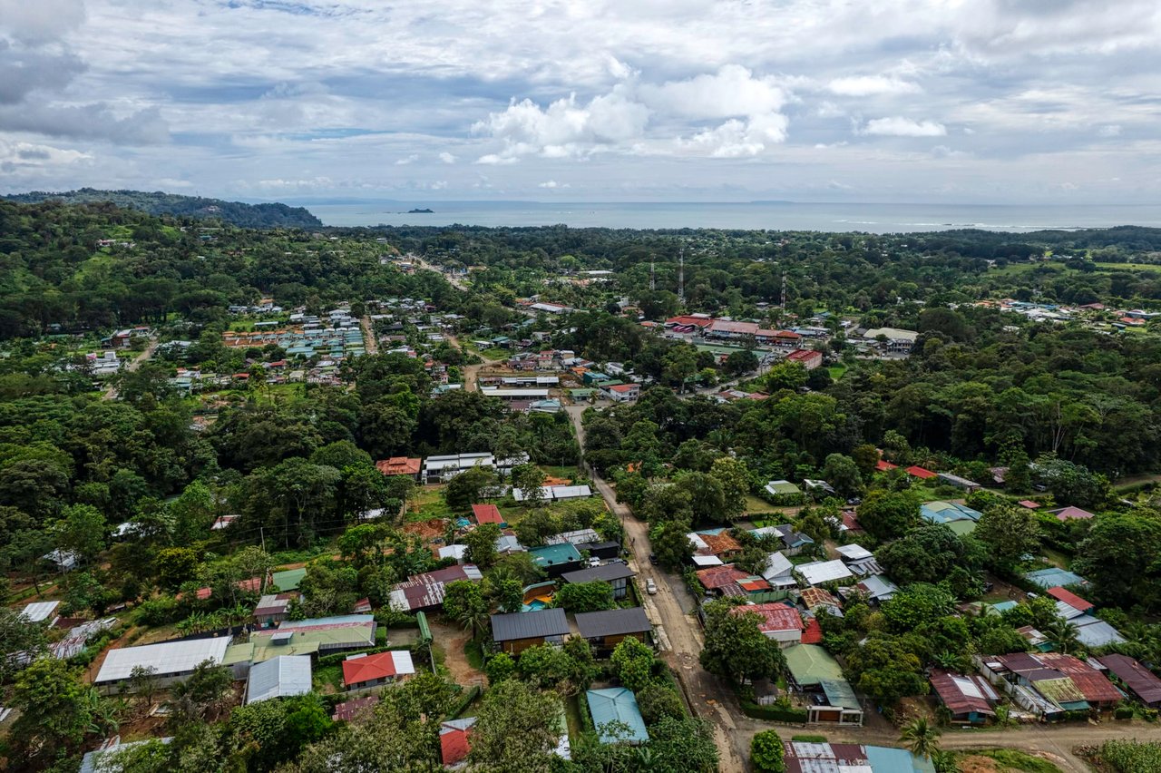 Modern Tropical Villas walking distance to Uvita Town