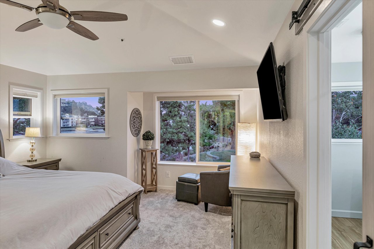 17 Crystal Creek Ct