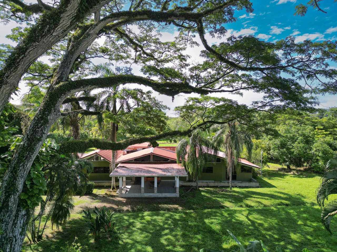 La Casona, 5 BDR Home Close To Quepos Town 