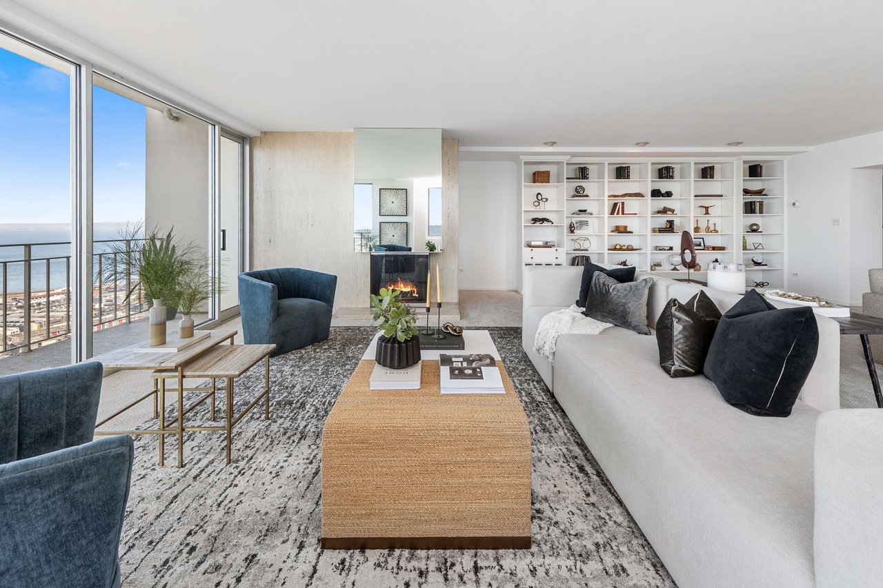 Three Bedroom Apartment With Golden Gate View