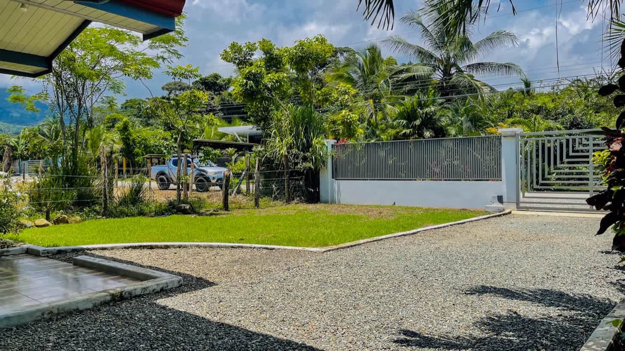 Affordable Gem in the Heart of Bahia Uvita’s Beachside Community