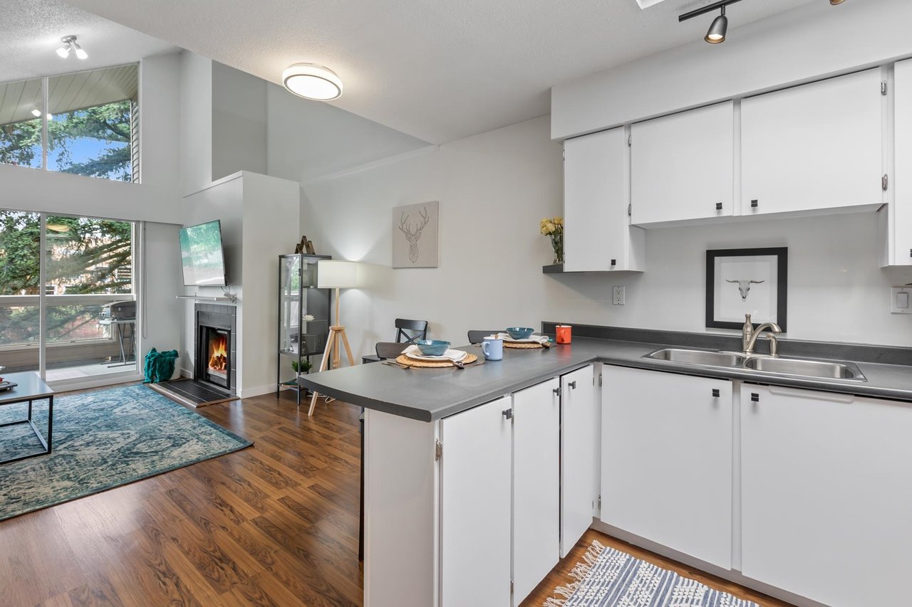 312-932 Robinson St