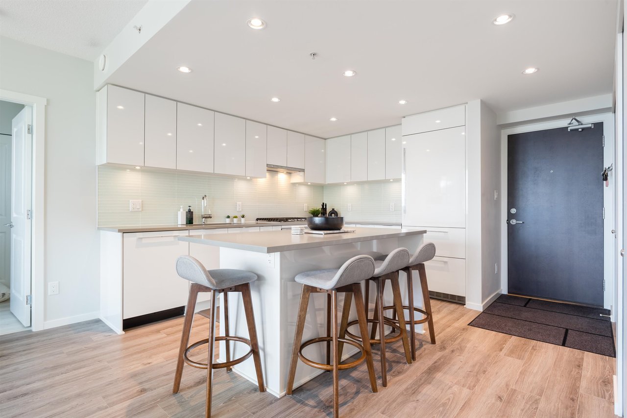 805-6638 Dunblane Ave