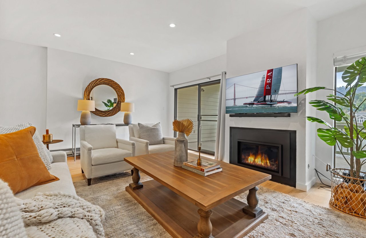 Stylish & Remodeled View Condo in Greenbrae