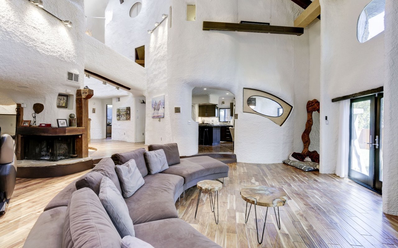 Mushroom House: 4949 Allan Rd
