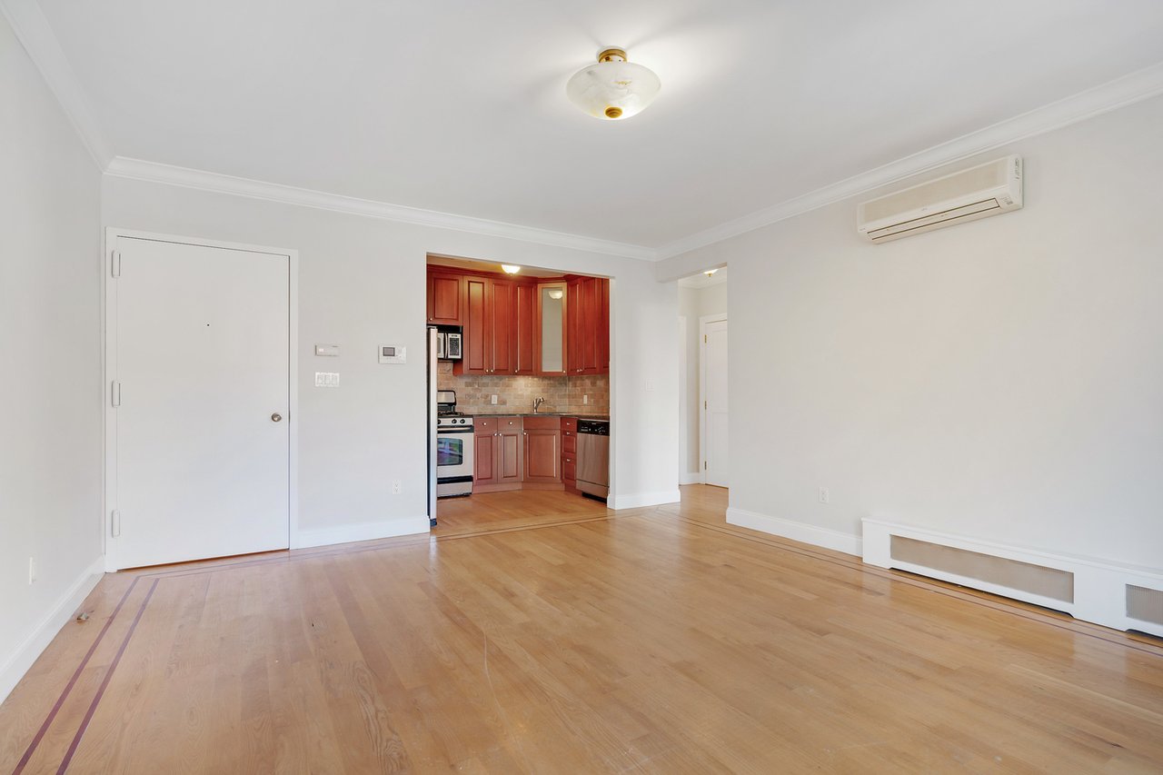 216 Eckford St, #2B