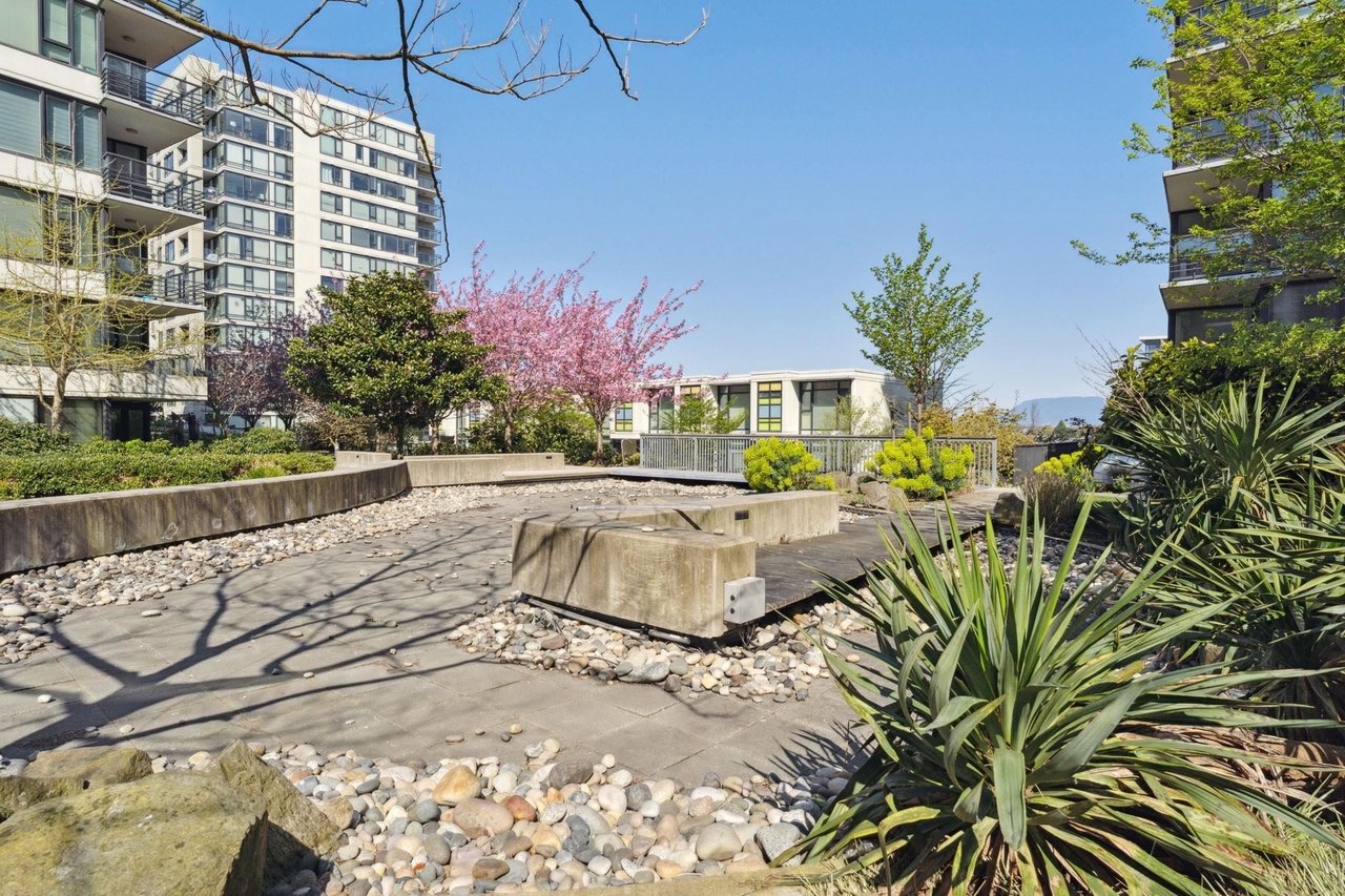 713-7988 Ackroyd Rd