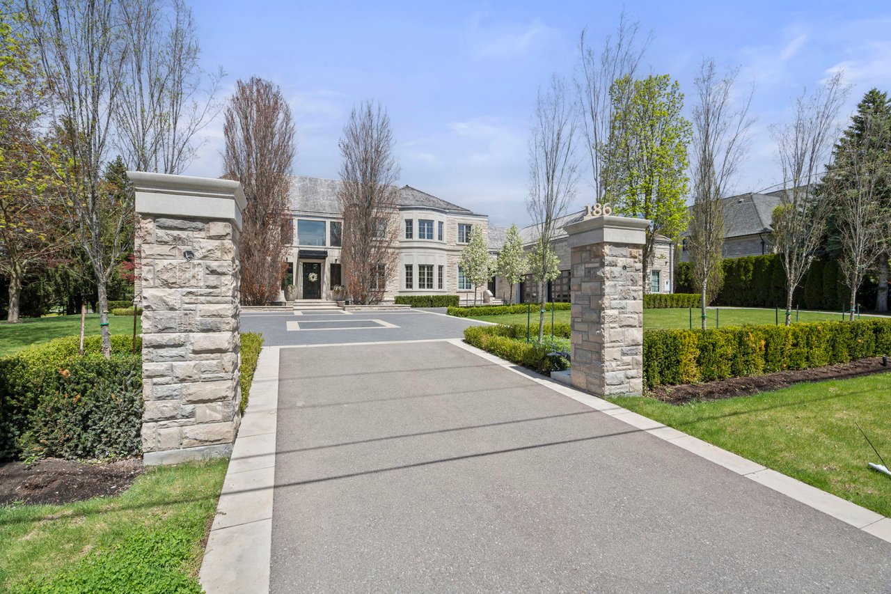 Within The Exclusive Narrows Of Pinewood Estates