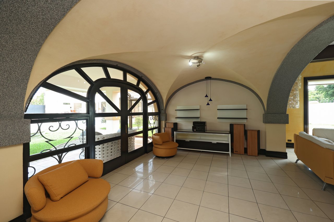 Luxury City Estate, Curridabat, San Jose