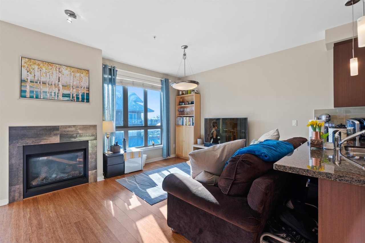 307-6077 London Rd