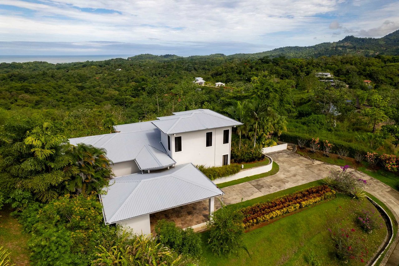 ELEGANT LUXURY HOME PLUS EXTRA LOT WITH OCEAN AND MOUNTAIN VIEWS