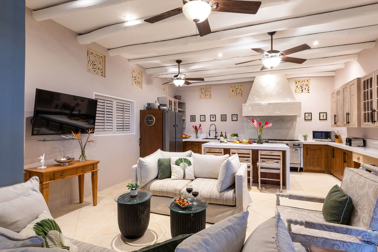 Balinese Tropical Rental Villa, Manuel Antonio, Puntarenas