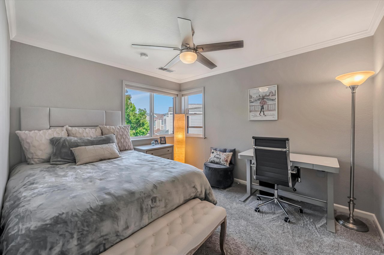 17 Crystal Creek Ct