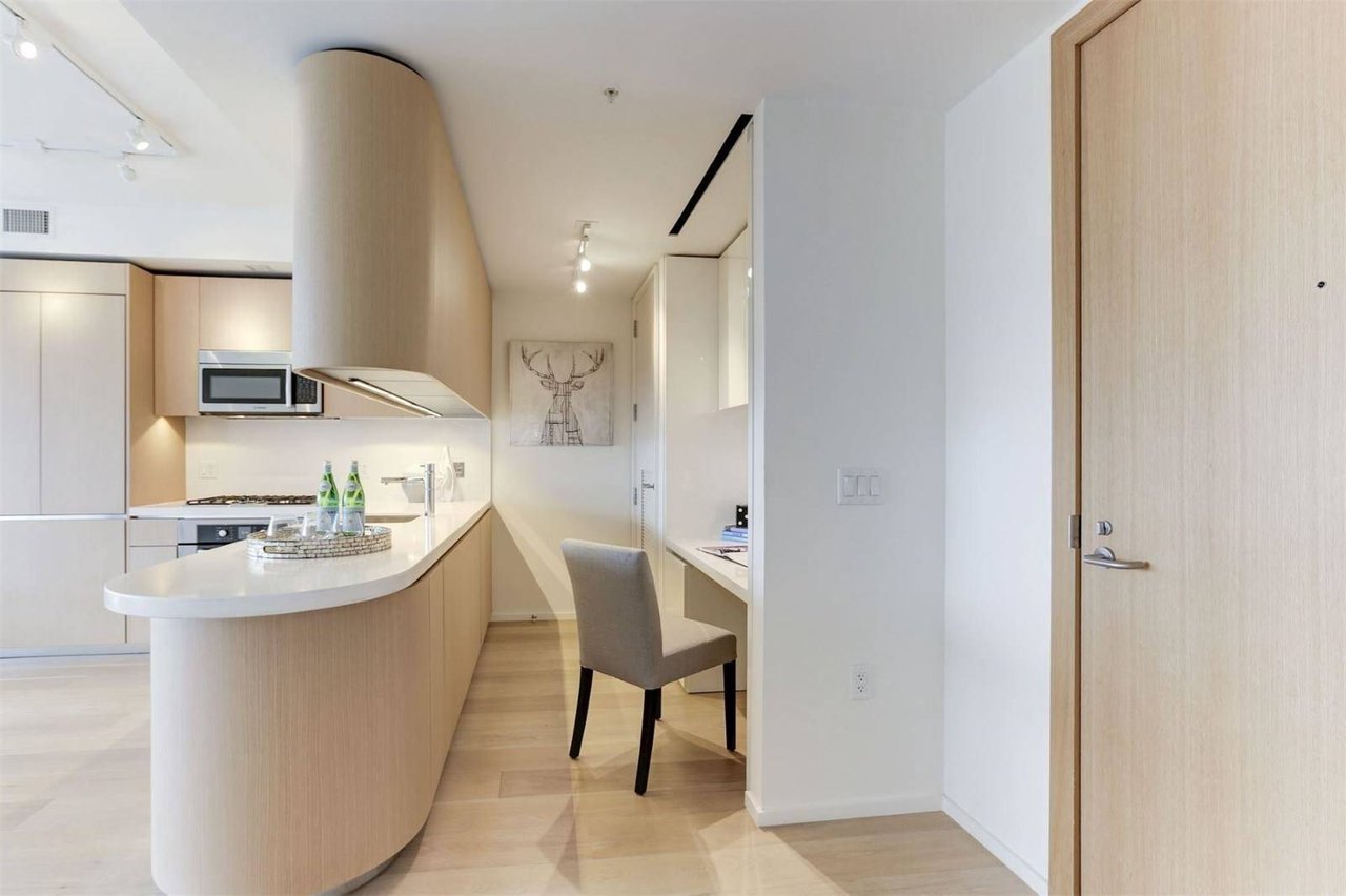 920 I St NW, #1105