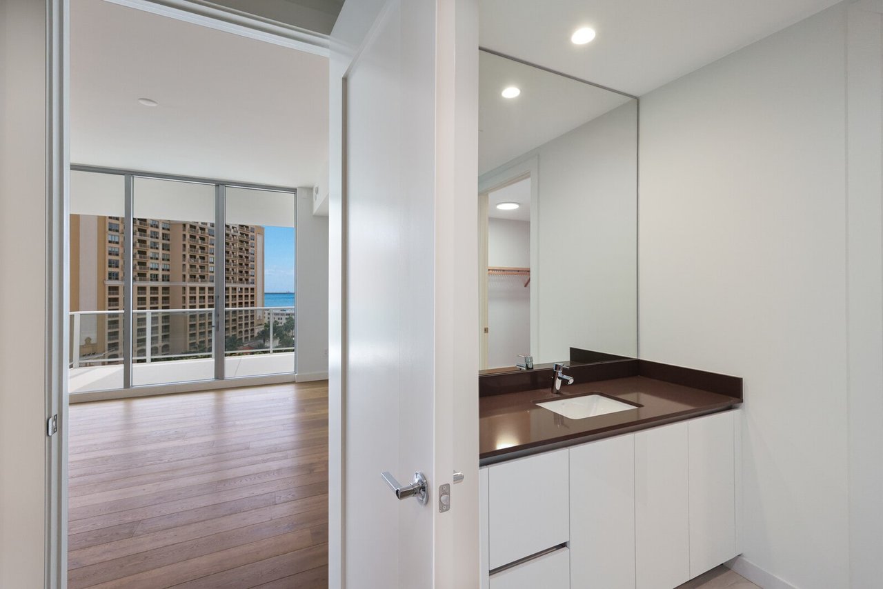 301 Quay Commons, #811
