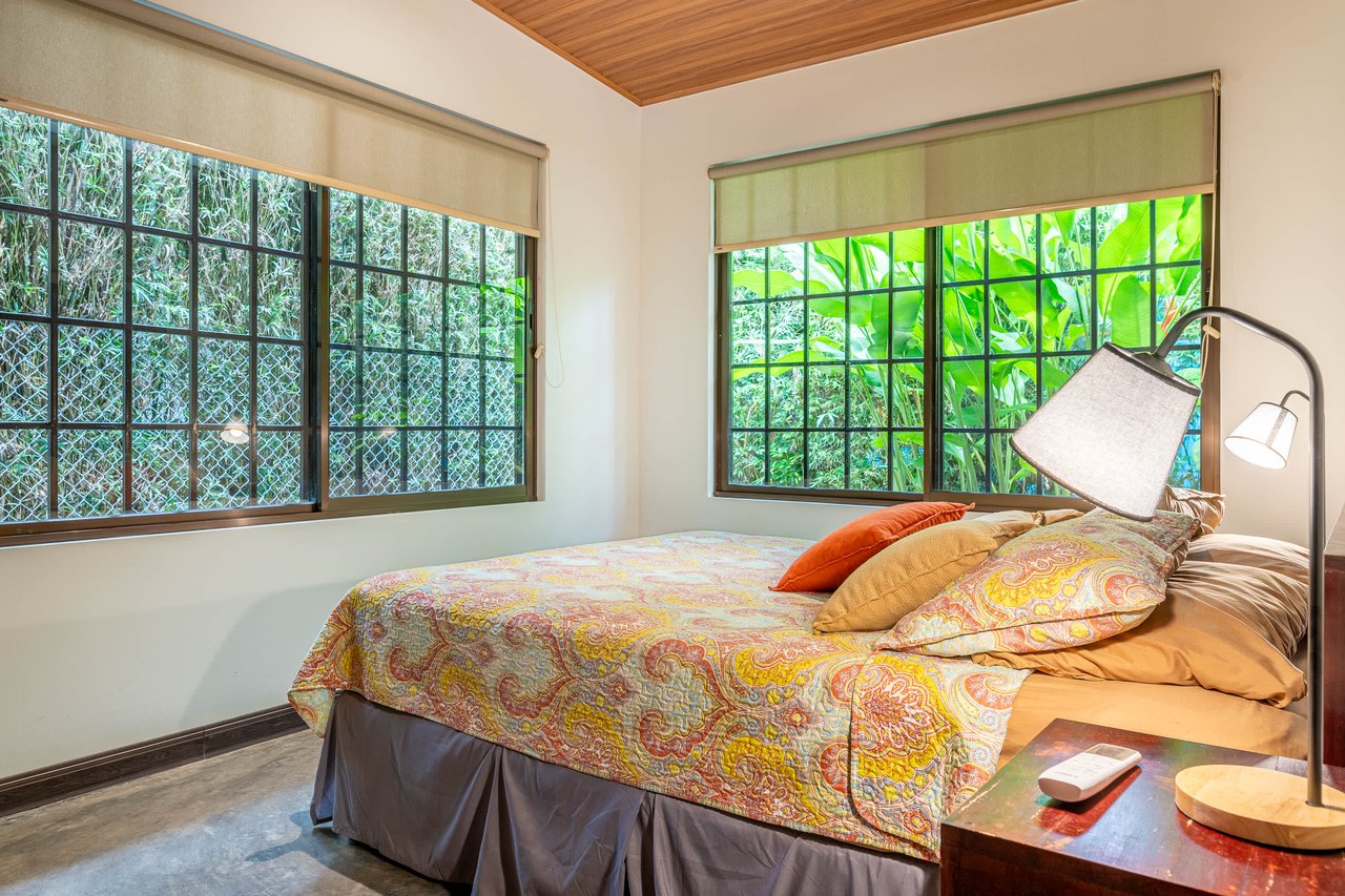 Uvita Garden Villa and Casita, 4 Bedrooms Total, Walking Distance To All
