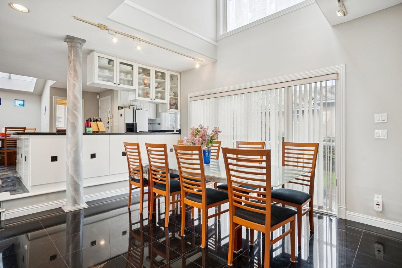 2085 Qualicum Dr