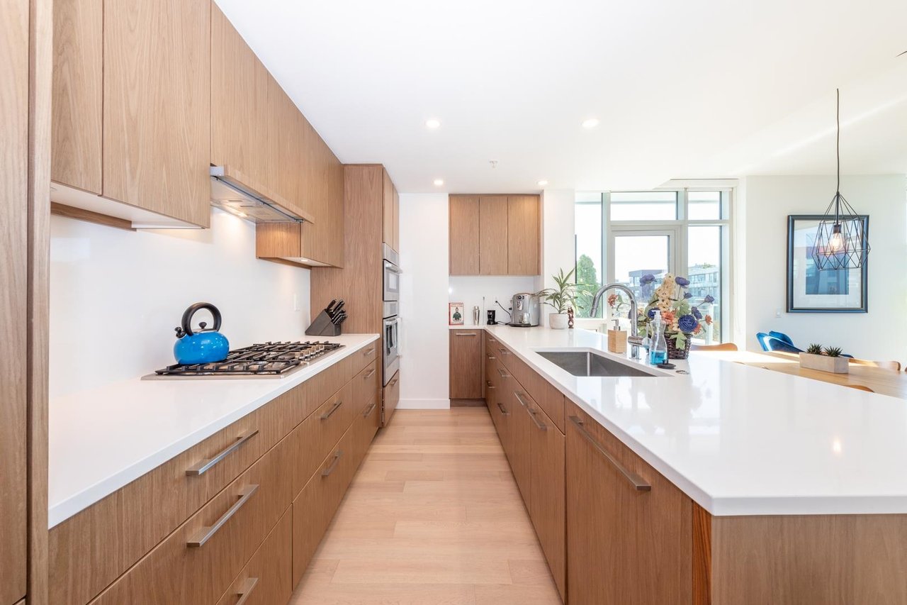 401-4988 Cambie St