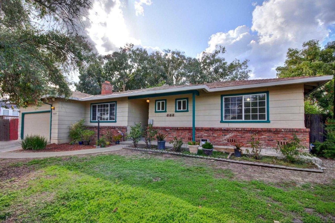 5429 Hillsdale Boulevard