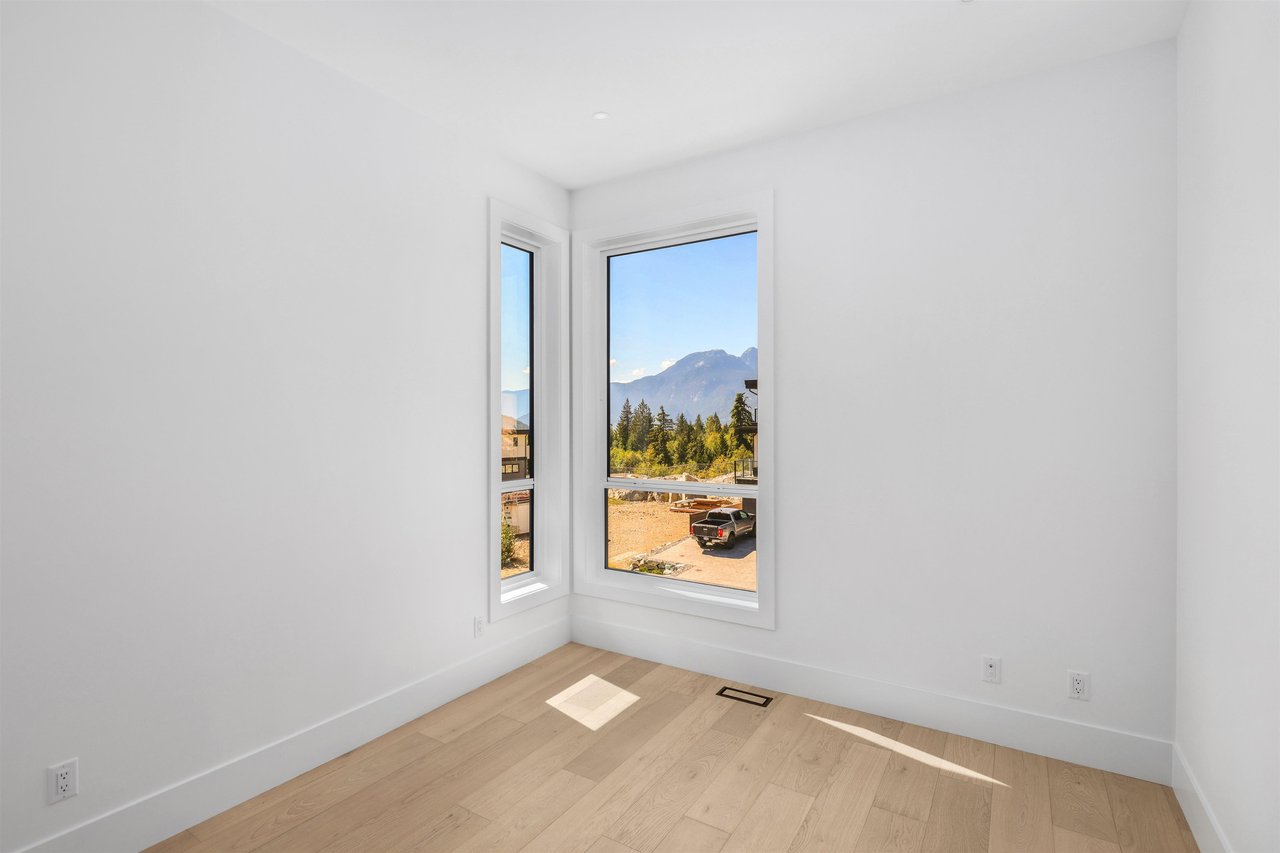 26-3385 Mamquam Rd