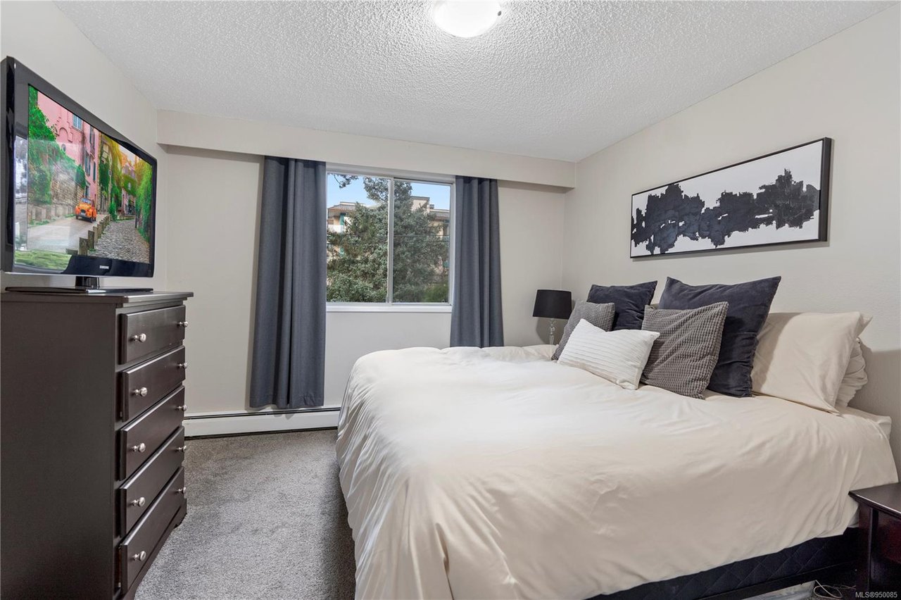 311-1025 Inverness Rd, Saanich