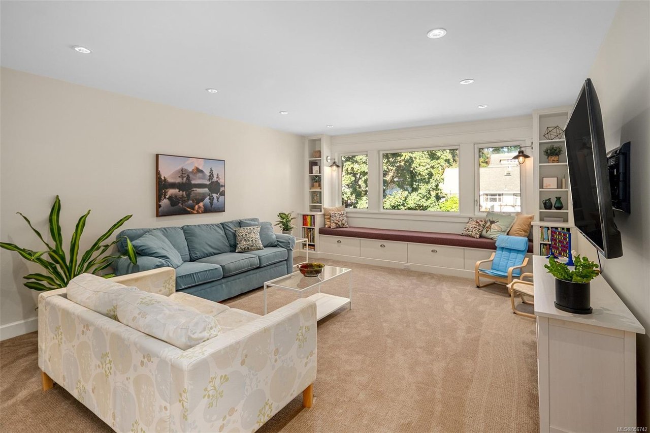 308 View Royal Ave