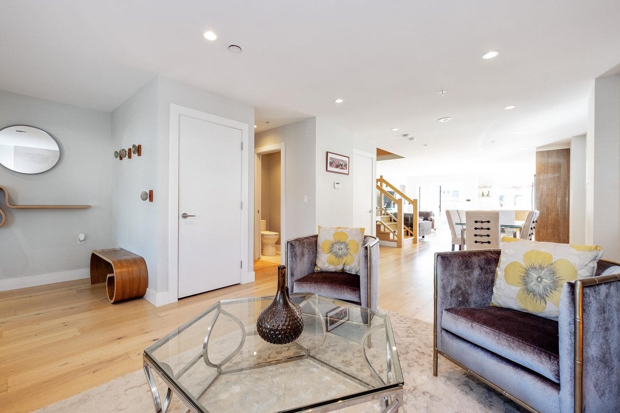 233 W 19th St