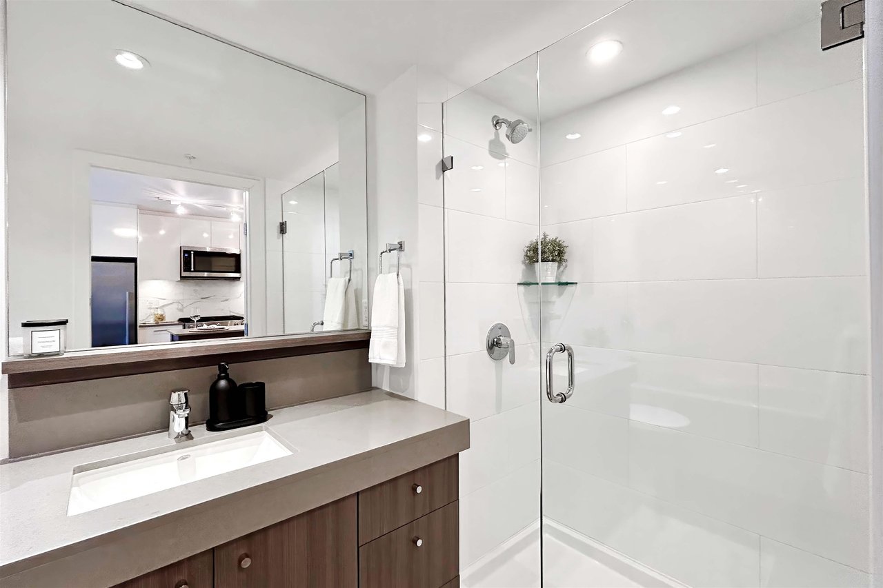 303-231 E Pender Street, Vancouver