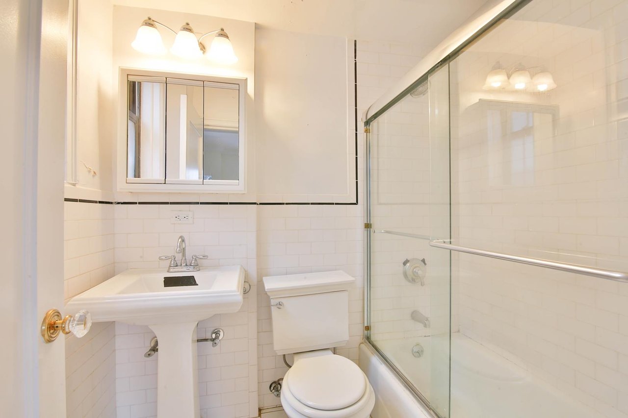 30 East 68th Street, Apt 3-B