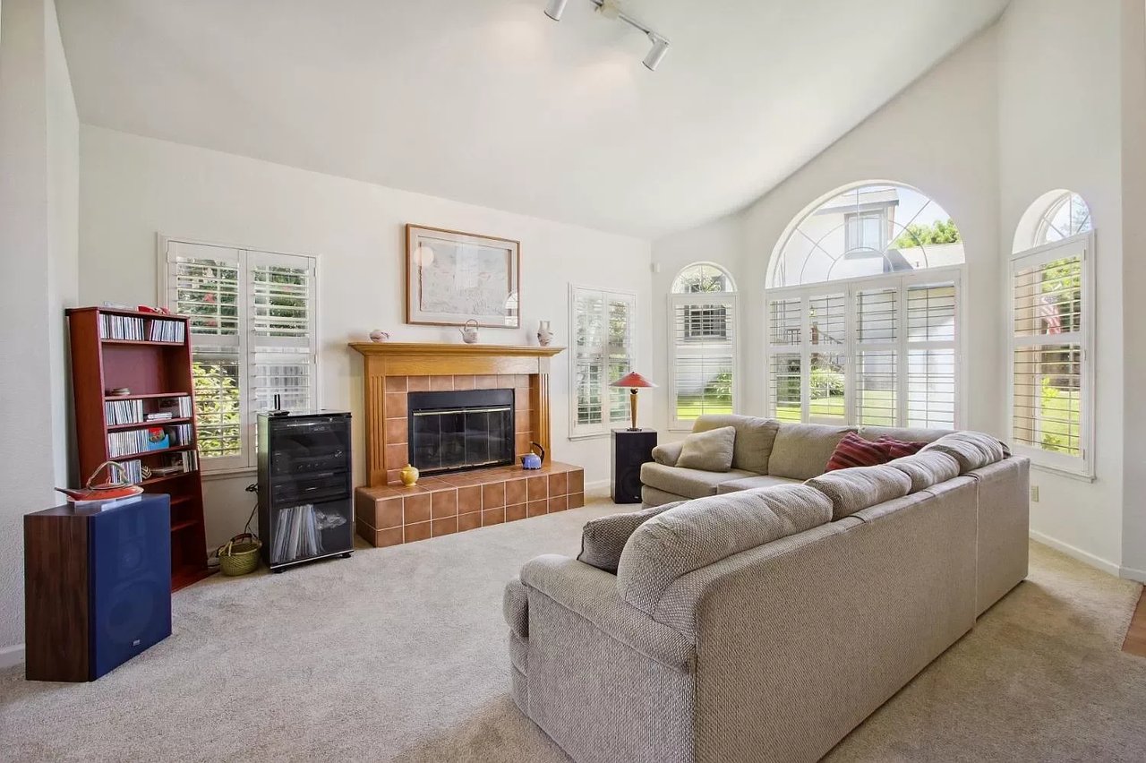 3861 Robie Lee Way
