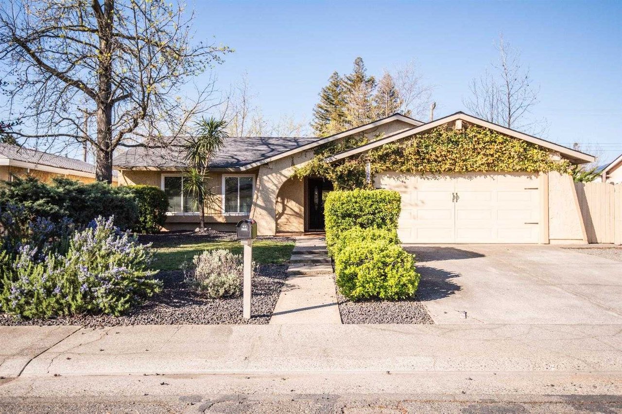 7425 Mar Vista Way