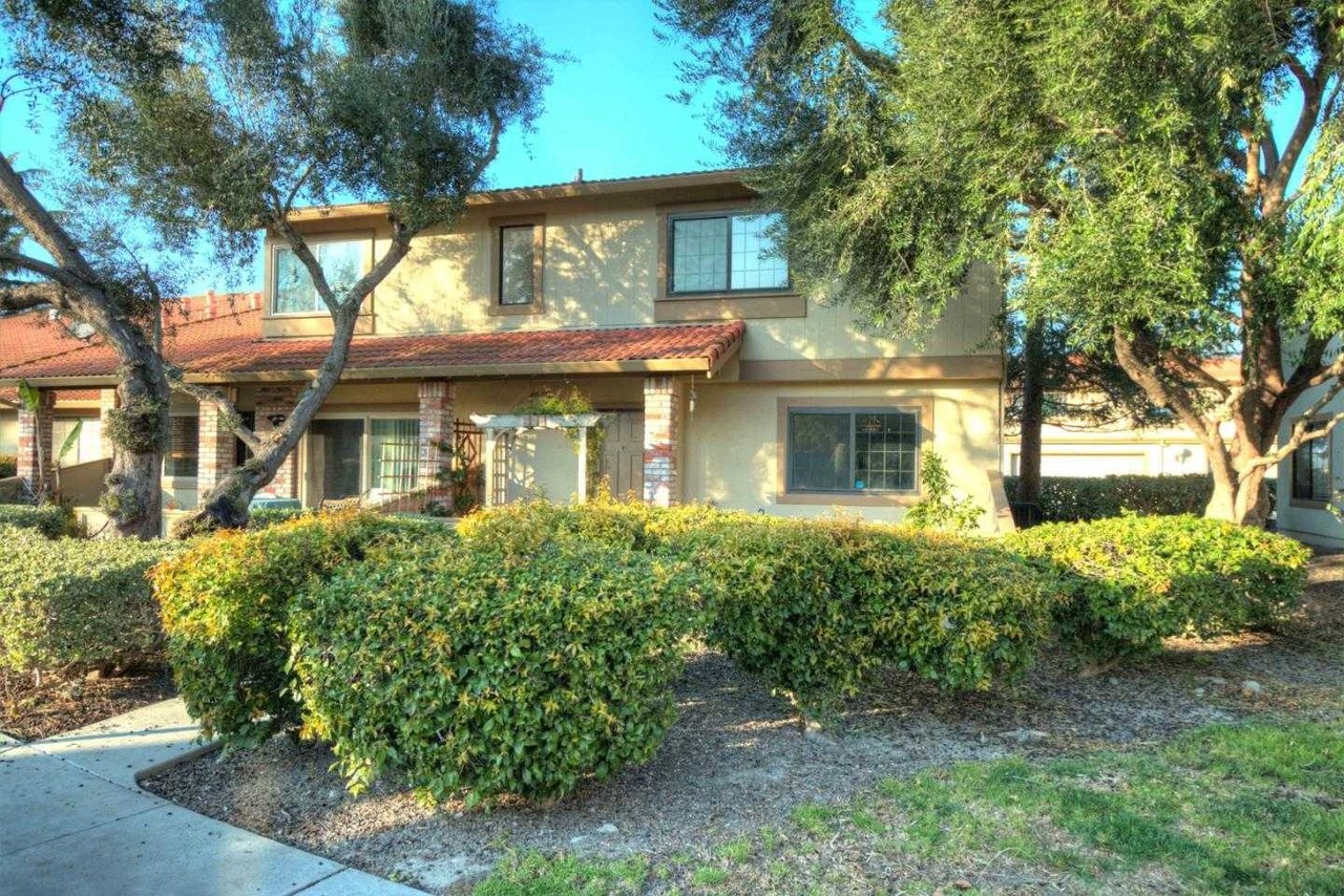 420 Colony Crest DR